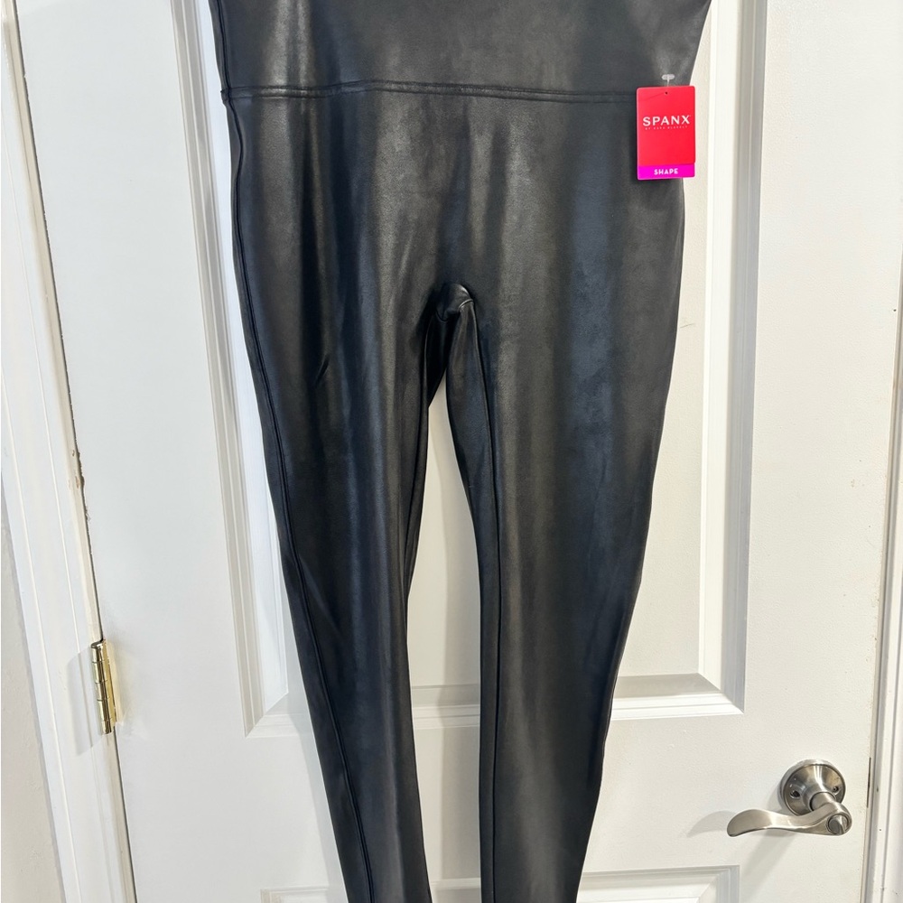 NWT Women’s SPANX Shaping Black Faux Leather Leggings - Picture 2 of 8